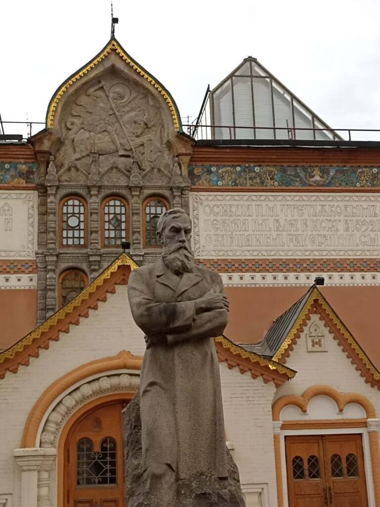Tretyakov Gallery on the route of the excursion about merchant life in Moscow