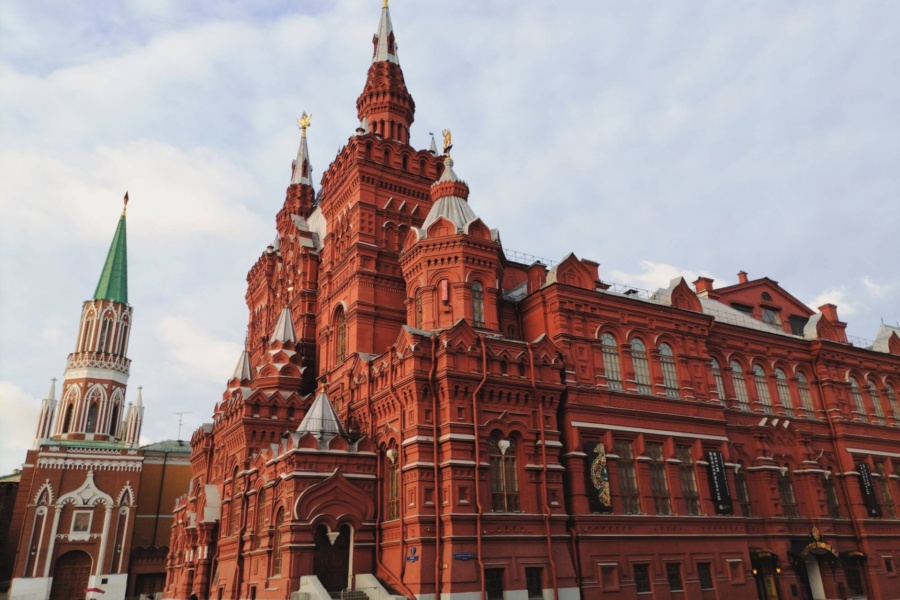 Sightseeing tour of Moscow by car.