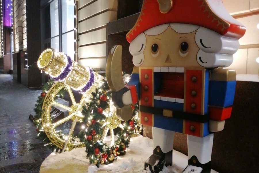 New Year's route in Moscow. Decorations at Detsky Mir. Personal guide. Original route