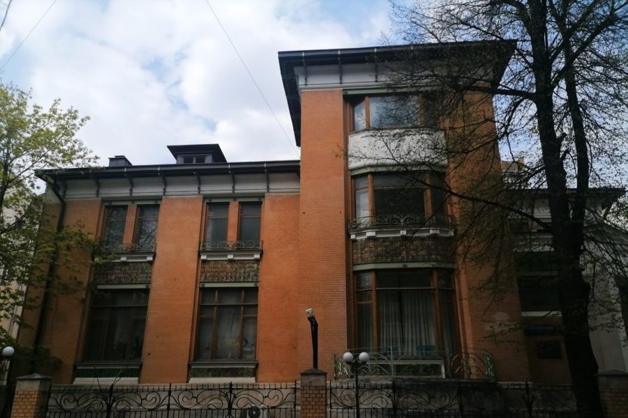 Yakunchikova Mansion on a walking tour of Art Nouveau architecture in Moscow with a personal guide