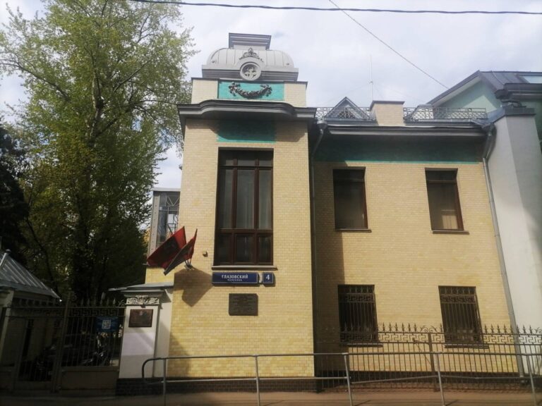 Individual excursion around Moscow among Art Nouveau architecture in the vicinity of Prechistenka Art Nouveau architecture in the alleys of Prechistenka on an individual tour of Moscow