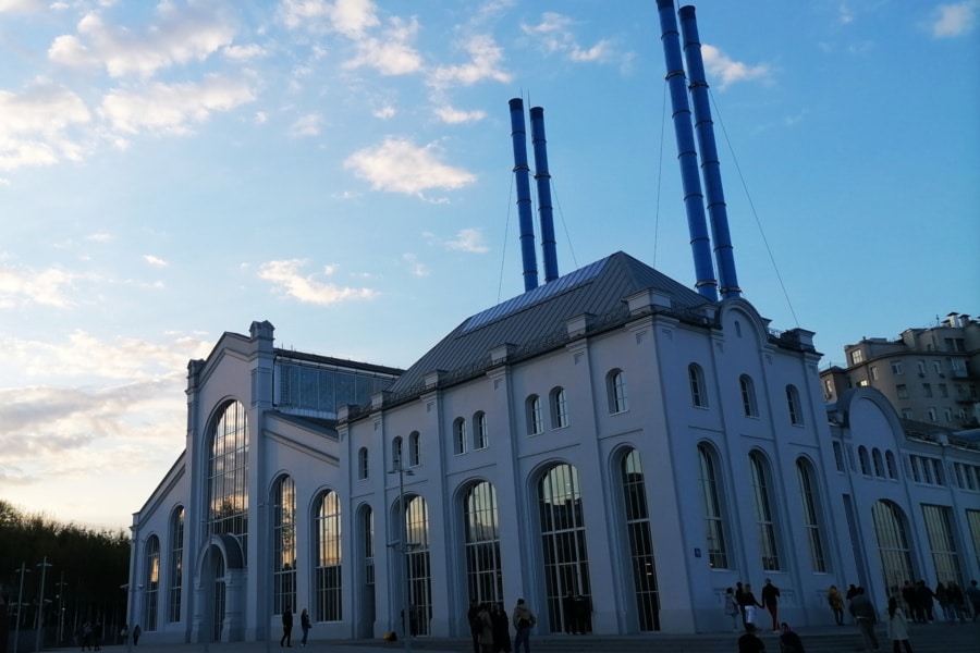 Sightseeing tour of Moscow. Stop at GES-2.