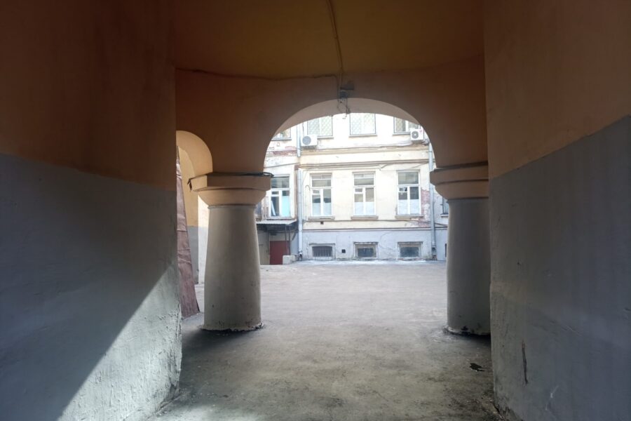 Нестандартный маршрут по дворам и переулкам Москвы с профессиональным гидом