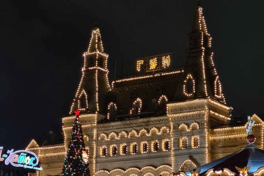 New Year decorations in Moscow. GUM. Walking tour of Red Square. Historical excursion