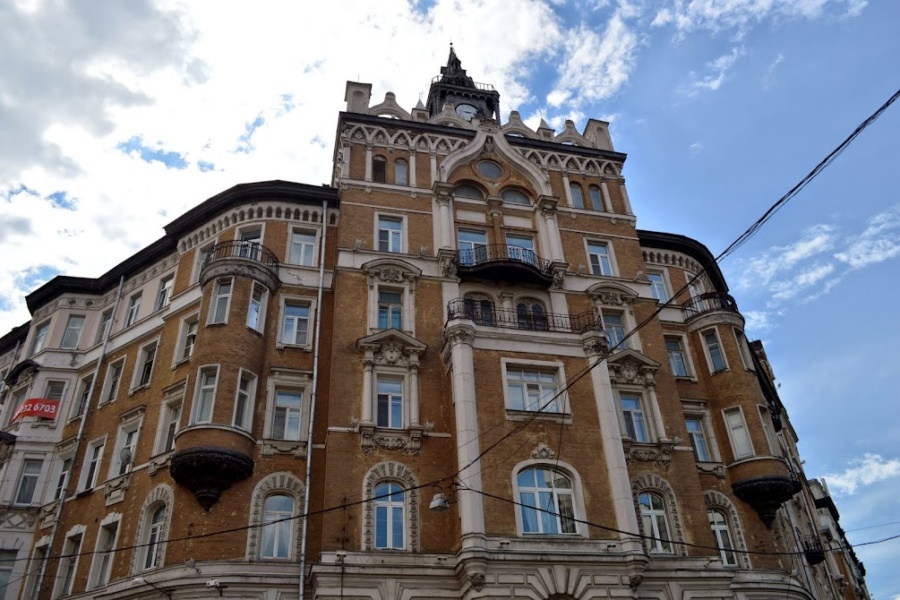 Дом Страхового общества Россия на маршруте пешей экскурсии по истории по истории масонов в Москве