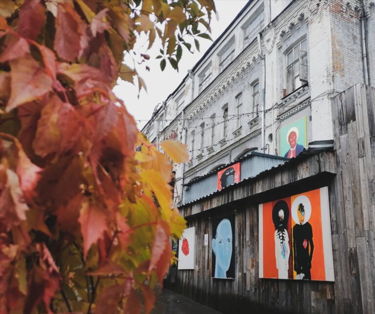 Art-Khokhlovka. Unconventional excursion. Private guide. Excursion with tasting