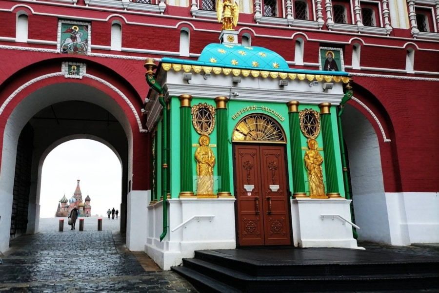 Iverskaya Chapel. Kremlin Environs. Historical Walk with a Private Guide