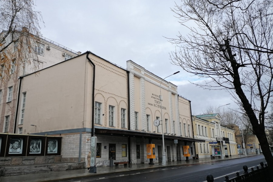 Chamber Theatre building. Theatre tour with a personal theatre expert guide