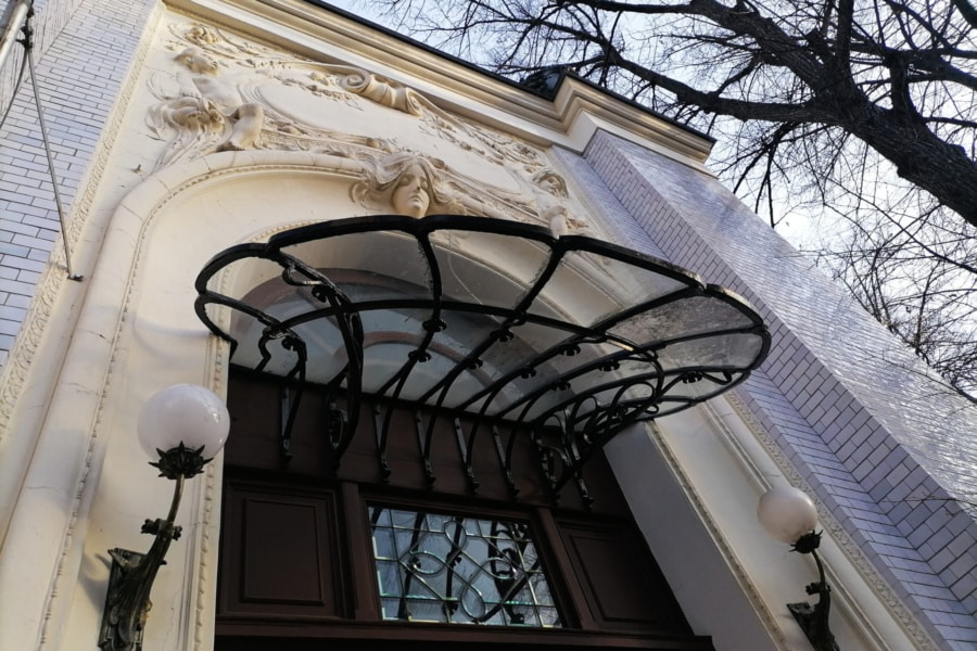 Art Nouveau masterpieces on an architectural route with a personal guide