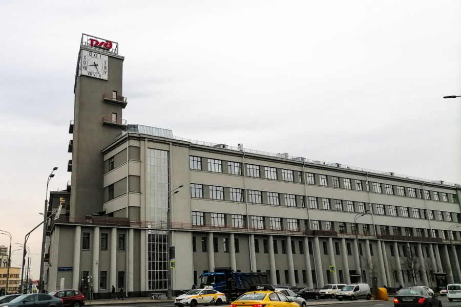 The building of the Ministry of Railways. Red Gate. Walking tour with a private guide. The guide tells about the architecture of Moscow