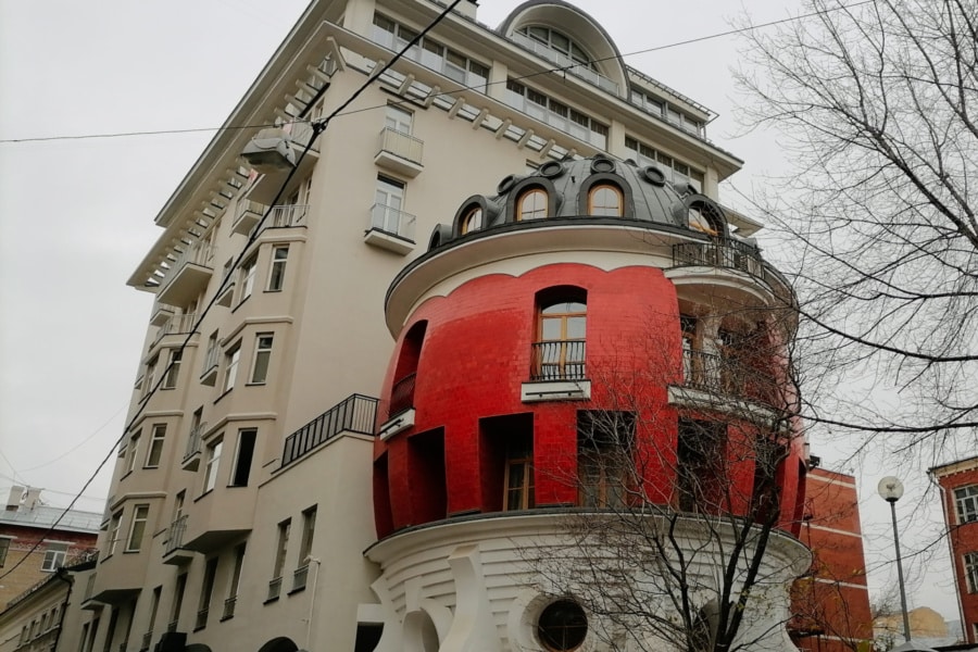 Egg House. Contemporary architecture in the vicinity of Chistye Prudy on a tour of Moscow's architectural styles with a personal guide