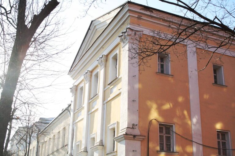 Lefortovo Palace. Walking tour along Baumanskaya Street Lefortovo Palace. Walking tour along Baumanskaya Street