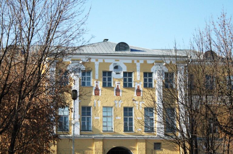 Lefortovo Palace. Personal guided walking tour along Basmannaya Street Lefortovo Palace. Walking tour with a private guide along Basmannaya Street