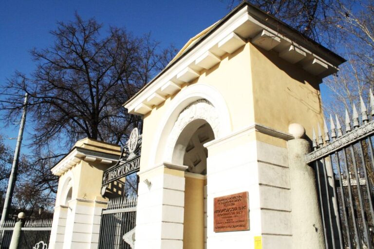 Lefortovo Park. Excursion with a personal guide in Lefortovo district Lefortovo Park. Walking tour of Lefortovo district with a private guide