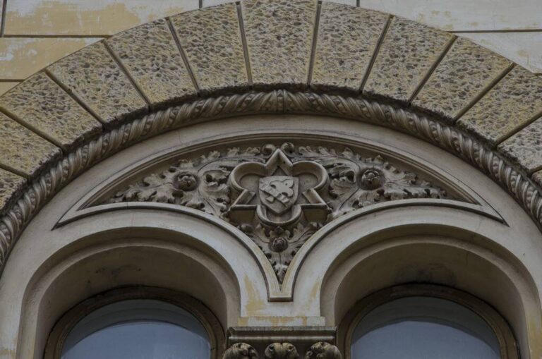 The building of the Insurance Company Rossiya during a walking tour dedicated to the history of Freemasonry in Moscow The House of the Insurance Company Russia on the route of a walking tour of the history of the Masons in Moscow