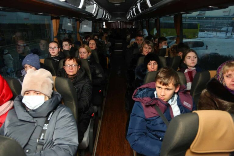 The Ministry of Education of the Russian Federation is “on the wire”. Excursion for schoolchildren by bus and on foot