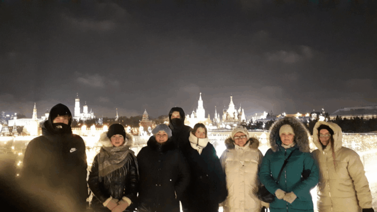 Минпросвещения РФ: Экскурсия для школьников по дороге к Красной площади