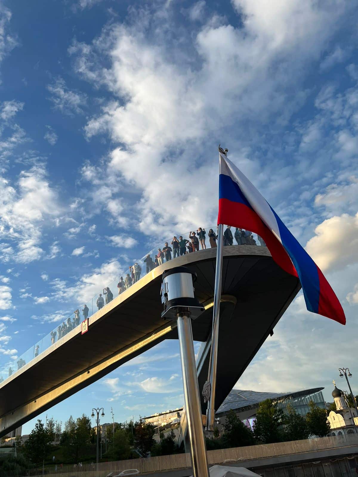 Семейная экскурсия на личной яхте по Москве