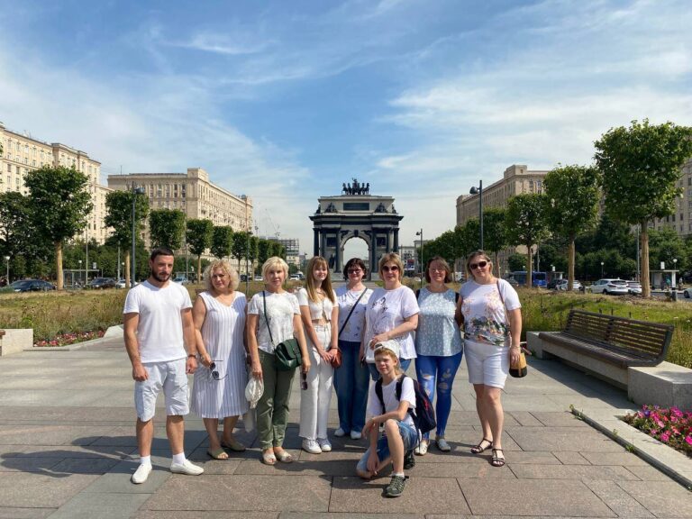 Sightseers at the Arc de Triomphe Tour of Moscow City for the management of JSC Russian Railways