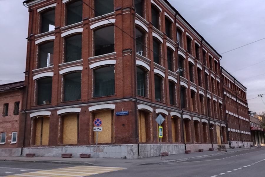 Suvorovskaya Street. Excursion along Preobrazhenka. Atmospheric excursion