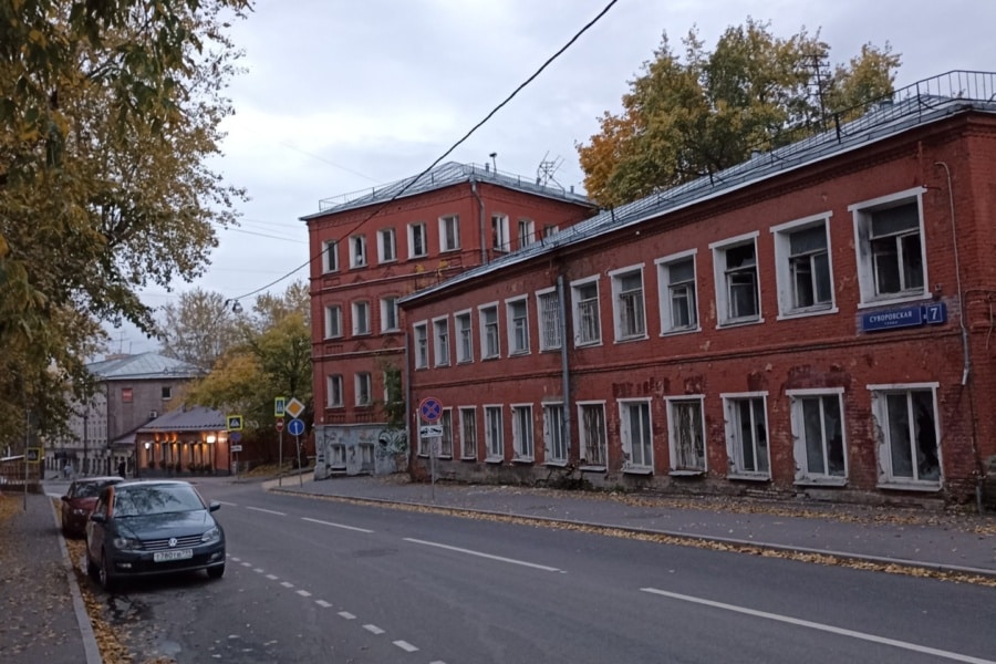 Suvorovskaya Street. Architecture of Preobrazhenka. Excursion with a private guide. Excursion around the office