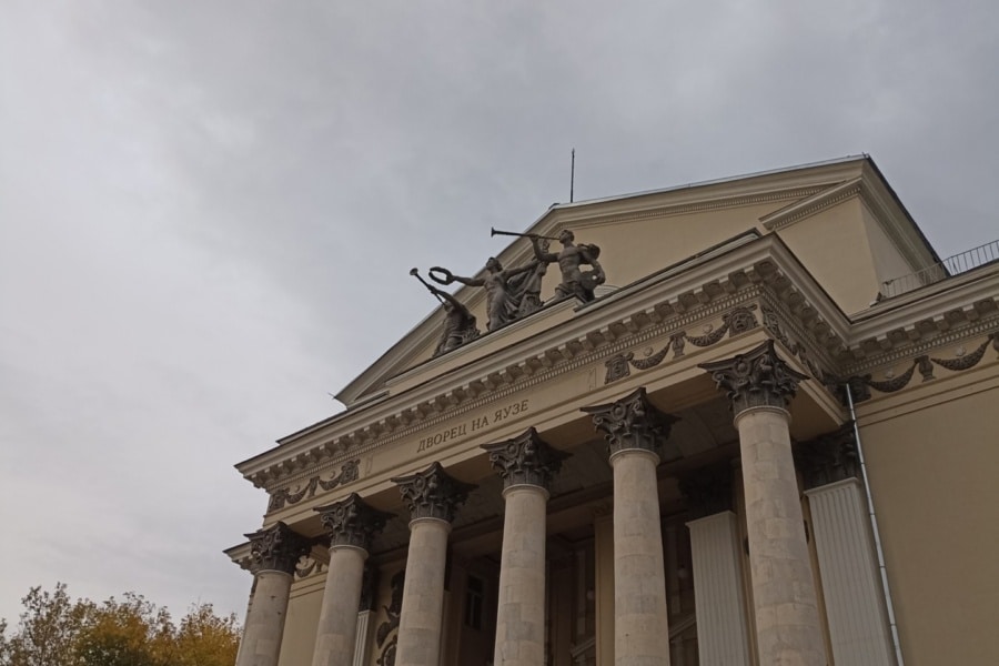 Palace on the Yauza. Excursion along Preobrazhenka. Private guide