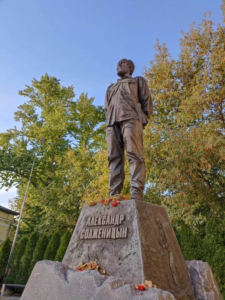 Памятник Александру Солженицыну. Пешая экскурсия по Таганке