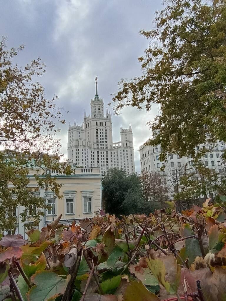 Высотка на Котельнической набережной. Пешая экскурсия по Москве. Профессиональный гид