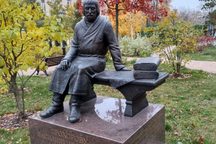 Monument to Vasily Prokhorov. Walking tour with a private guide. Walk around Presnya.