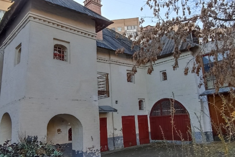 Chambers of Khamovny Dvor. Excursion around the area near Park Kultury. Private guide. Corporate excursion around Moscow