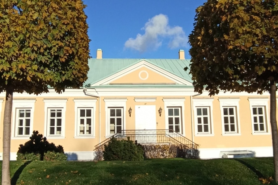 Red Rose Quarter. Walking tour in Khamovniki. Personal guide