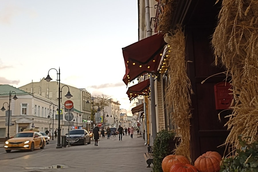 Zamoskvorechye. Pyatnitskaya Street. Personal walk with a guide. Atmospheric excursion around Moscow