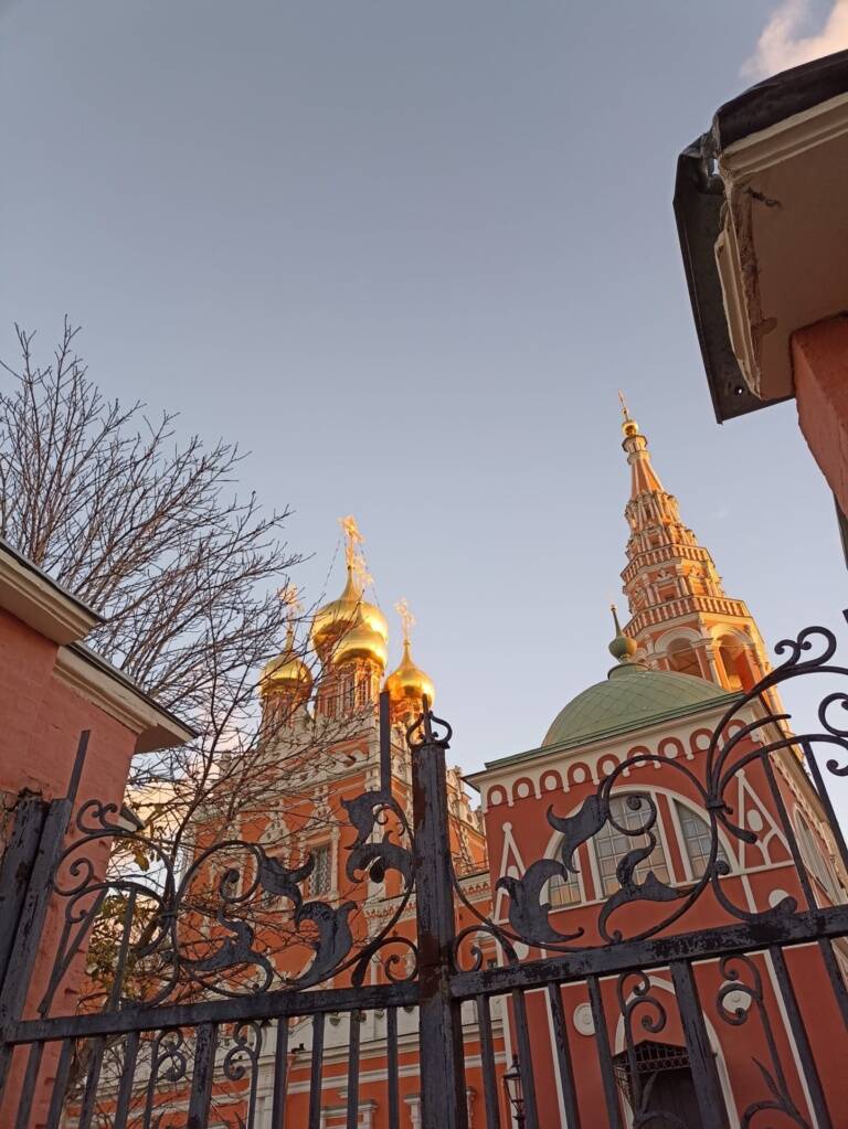 Церковь Воскресения в Кадашах. Прогулка с личным экскурсоводом Воскресенская церковь в Кадашах. Экскурсия с частным гидом