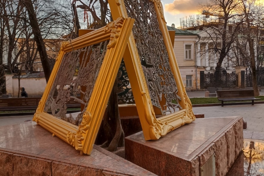 Fountain "Inspiration". Excursion around Zamoskvorechye. Private guide