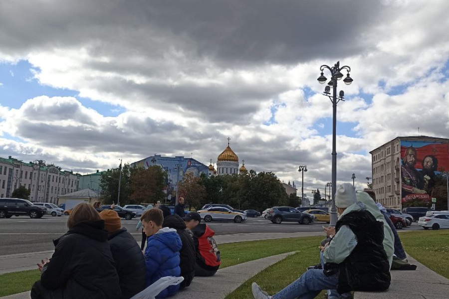 Экскурсия для московских школьников по столице