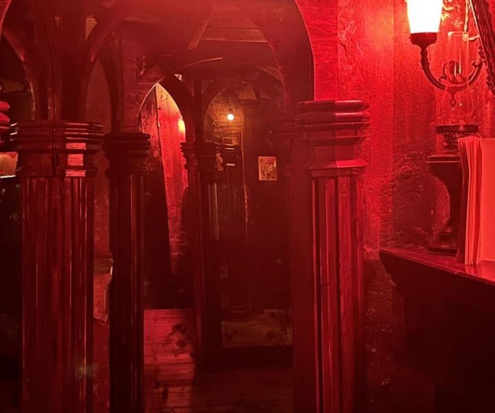 Алкогольная экскурсия "Злачные местечки" для ипотечного брокера и его друзей