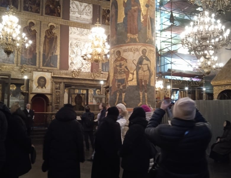 Посещение Успенского Собора Кремля пекарями из Санкт-Петербурга Посещение Успенского Собора Кремля пекарями из Санкт-Петербурга в ходе экскурсии на машине