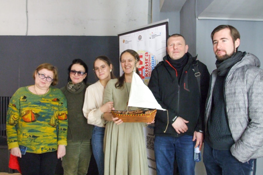 Московские гиды и Антон Латынин на конференции "Воды Басмании"