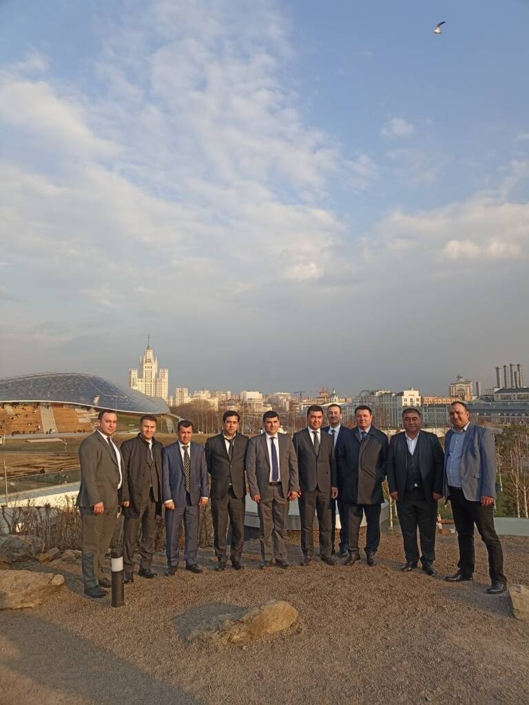 为Zarubezhneft公司员工安排的小巴观光之旅