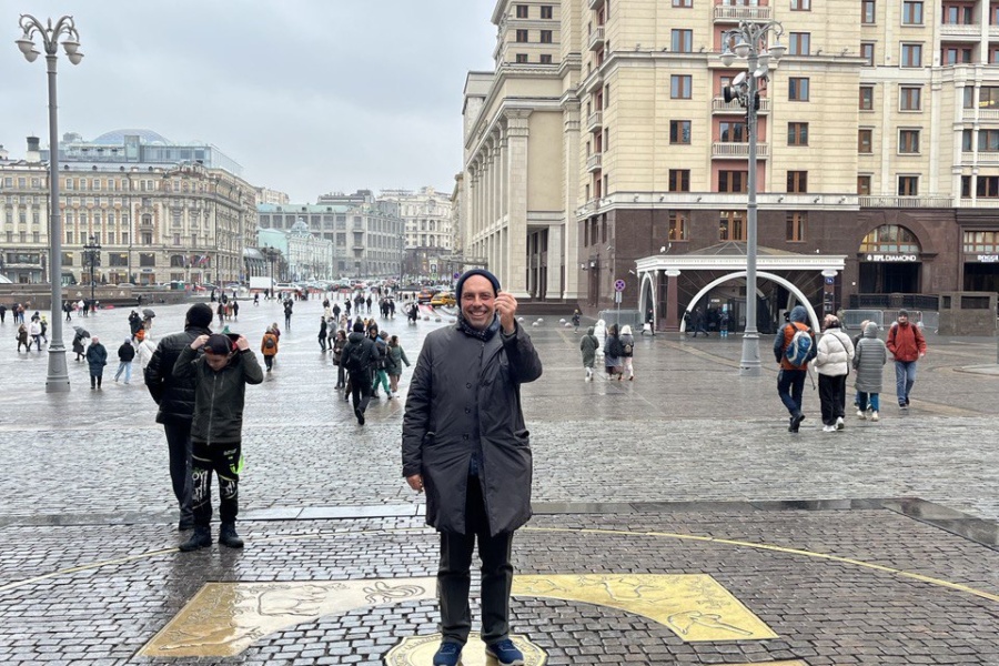 Экскурсия для итальянца и россиянки. Нулевой километр у Красной площади