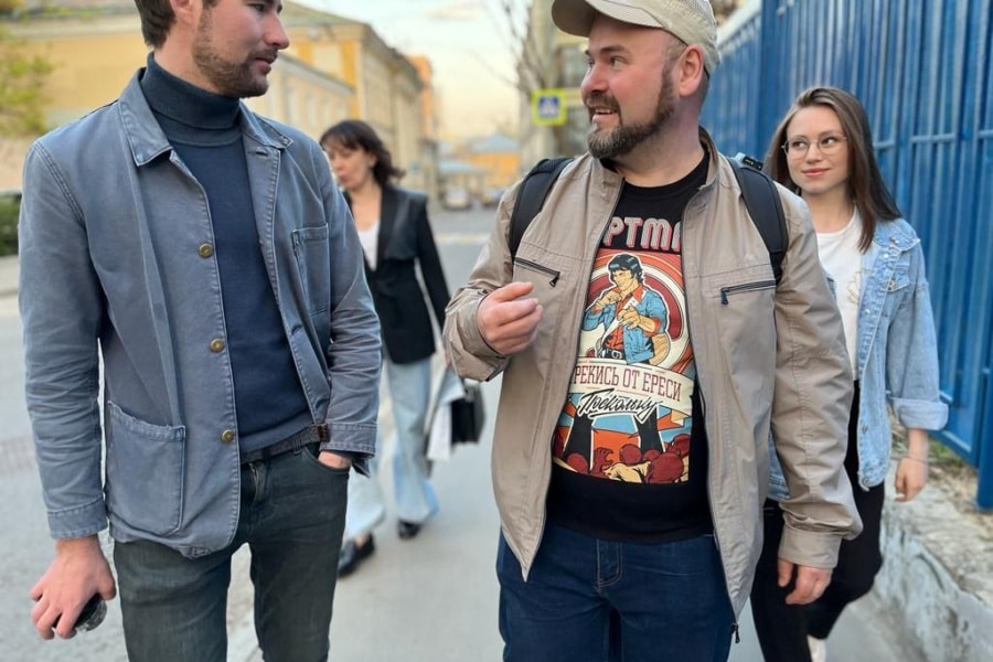 Команда «Радиуса» на экскурсии по Арбату