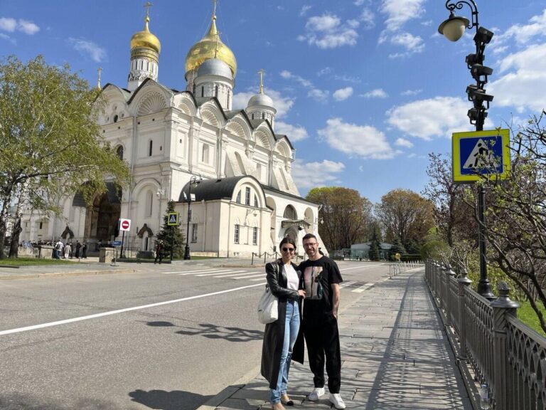 Guests from England at the Assumption Cathedral of the Kremlin Guided walk near the Assumption Cathedral (Kremlin) in English