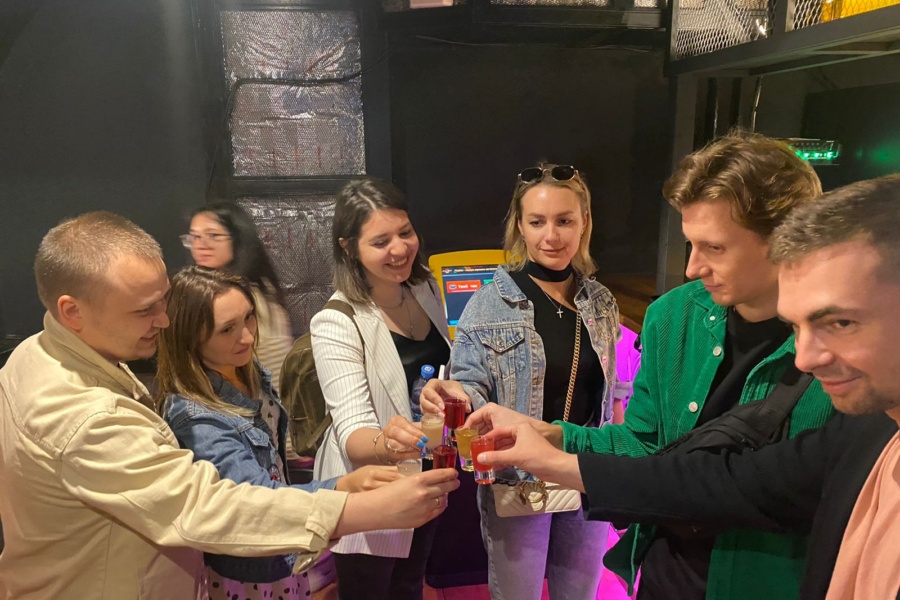 Yandex drinks educationally and culturally on an excursion