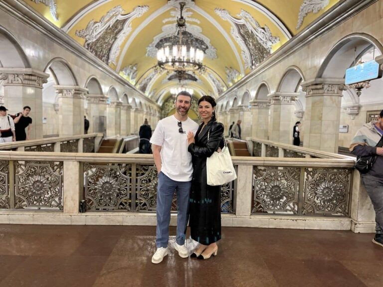 Excursions for guests from England Metro tour in English, Komsomolskaya station