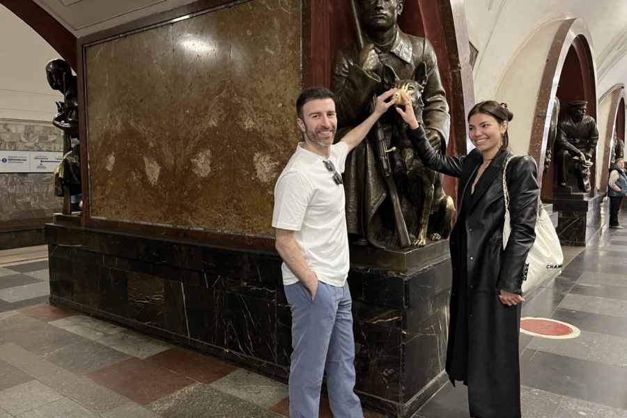 Экскурсия по метро, станция "Площадь Революции" на английском