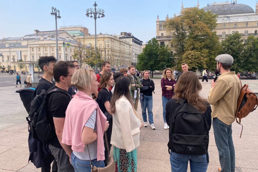 Start of the excursion “Great Places” for Yandex from Teatralny Proezd