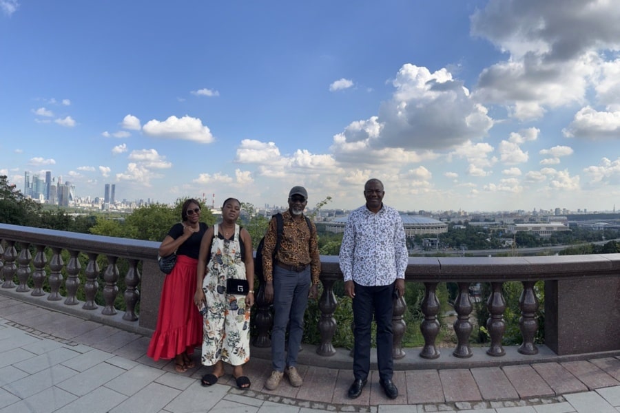 Гости из Ганы на экскурсии по Воробьевым горам