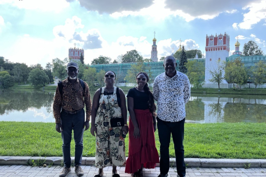 Экскурсия по Новодевичьему монастырю для гостей из Ганы