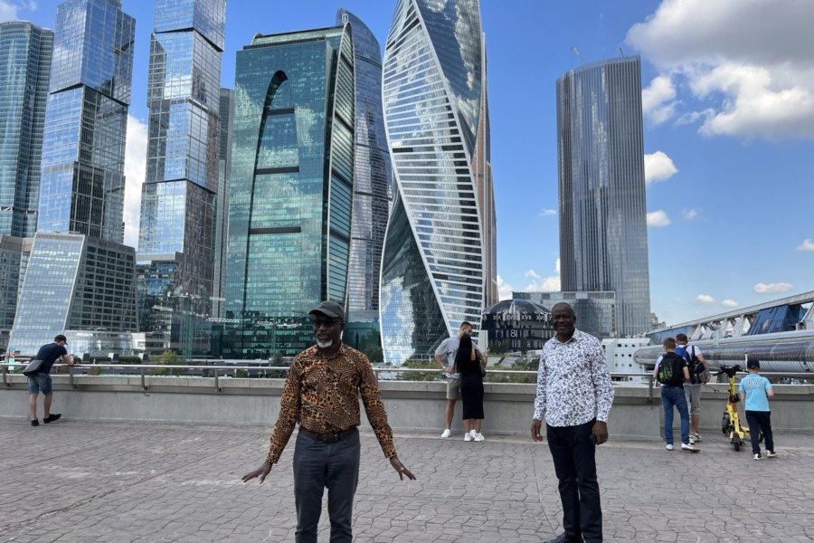 Индивидуальная экскурсия на английском по Поклонной горе и Москва-Сити