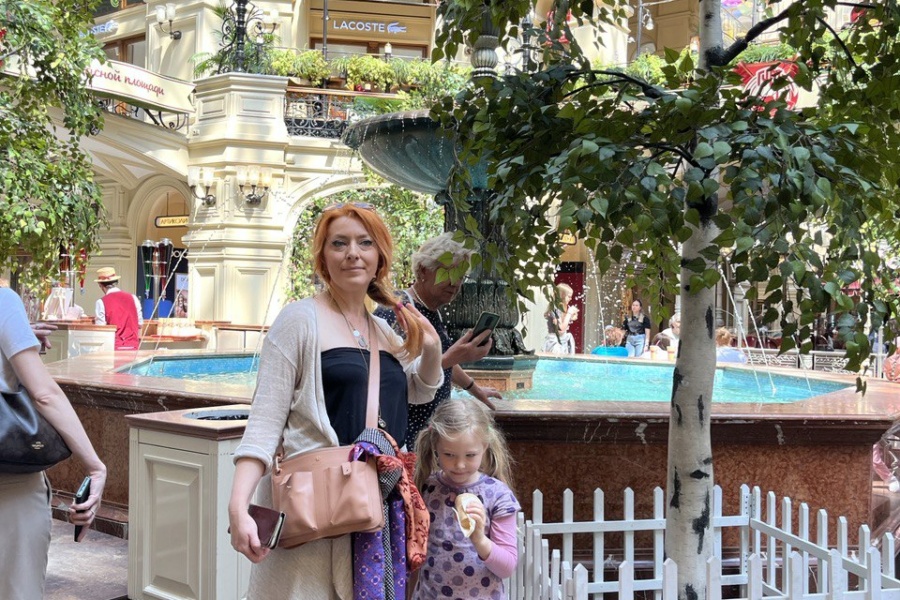 Немецкая семья на экскурсии с частным гидом по ГУМу